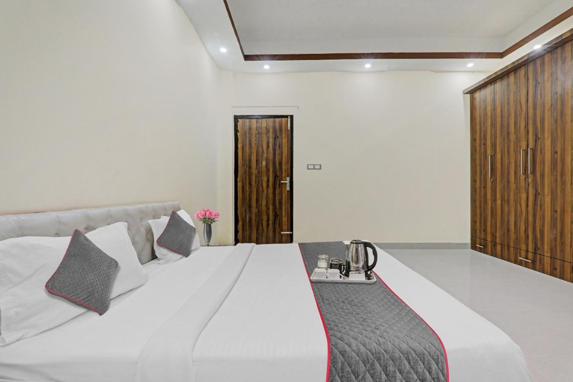 Townhouse Relax Inn Chinhat Exterior foto
