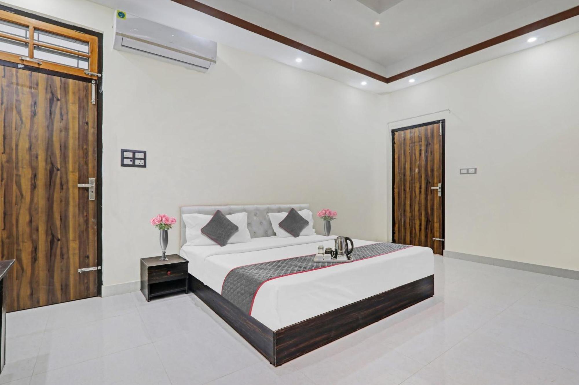 Townhouse Relax Inn Chinhat Exterior foto